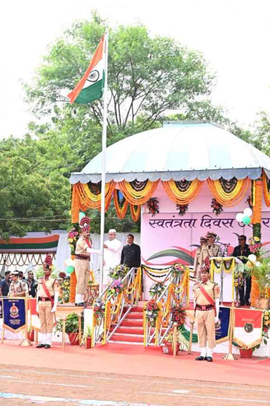 आजादी की 76 वीं वर्षगांठ: मुख्यमंत्री ने राजधानी रायपुर के  पुलिस परेड ग्राउंड में किया ध्वजारोहण : प्रदेशवासियों को दी महत्वपूर्ण अनेक सौगात