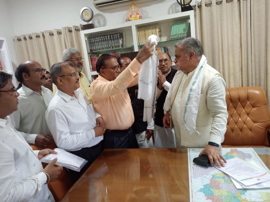 प्रेमचन्द देवांगन ने की वैशाली नगर विधान सभा क्षेत्र से दावेदारी, मनोहर देवांगन दुर्ग ग्रामीण से , दिनेश देवांगन दुर्ग शहर से और पोषण लाल देवांगन ने की गुण्डरदेही से भारतीय जनता पार्टी से मांगी टिकट