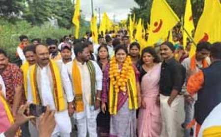 ओड़िया गाड़ा समाज ने निकाली शोभायात्रा:उत्कल नेत्री सावित्री जगत हुईं शामिल; 20 सितंबर को मनाया जाएगा नुआखाई पर्व