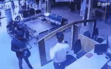 एक्सिस बैंक में 5 करोड़ की डकैती:रायगढ़ में मैनेजर को चाकू मारकर रकम ले उड़े, 7 से 8 की संख्या में थे बदमाश