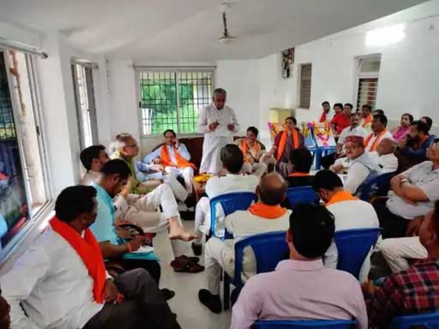 सियासी पार्टियों में उठने लगे बगावती के सुर:खुलकर दिखाई देने लगी गुटबाजी, प्रत्याशी को प्रतिद्वंदी चेहरों से पहले अपनों से लड़ना होगा