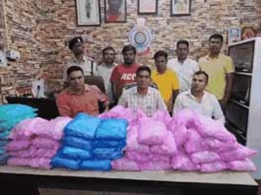 SUV से पौने 3 करोड़ की चांदी जब्त:आगरा से रायपुर के सदर बाजार लेकर आए थे, चेकिंग में पकड़े गए; 3 अरेस्ट