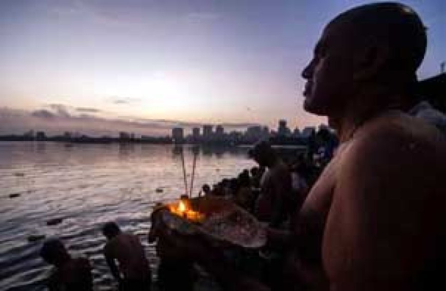 पितृ पक्ष में नहीं जा पा रहे घर तो करें ये उपाय, पूर्वजों को मिलेगा मोक्ष