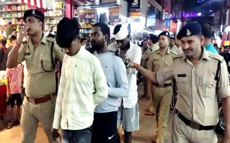 ब्रेकिंग न्यूज : गणेश विसर्जन में हत्या करने वालों का POLICE ने निकाला जुलूस... पुलिस ने हत्यारों को पूरे मार्केट में मार-मार कर घुमाया....