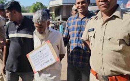 कुख्यात अपराधी का पुलिस ने निकाला जुलूस:58 साल की उम्र में 88 अपराध, गले में तख्ती टांगकर घुमाया..........