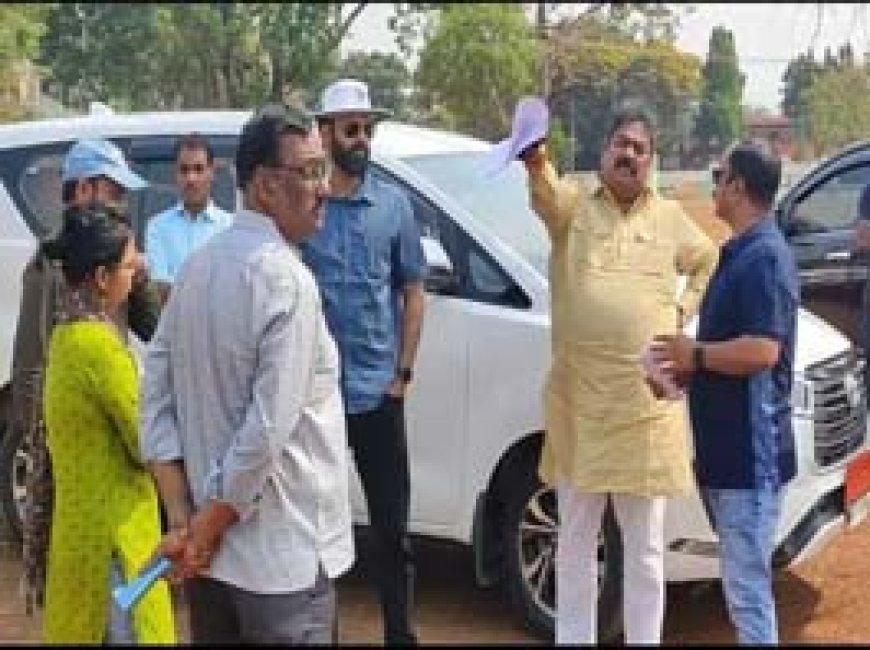महापौर की कार ने सहा. जेल अधीक्षक को मारी टक्कर:मां और बेटी को आई चोट, जिला अस्पताल में उपचाराधीन