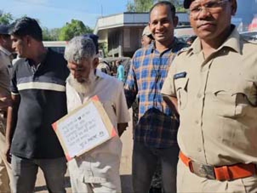 कुख्यात अपराधी का पुलिस ने निकाला जुलूस:58 साल की उम्र में 88 अपराध, गले में तख्ती टांगकर घुमाया..........