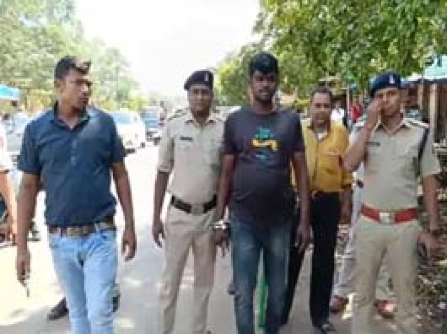 पुलिस ने बदमाश का निकाला जुलूस:आरोपी ने सेक्टर-6 में दो भाइयों पर कटर से किया था जानलेवा हमला