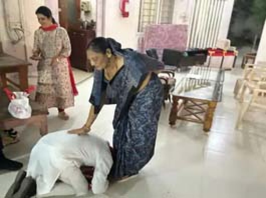 दुर्ग के कांग्रेस प्रत्याशियों ने मंदिर में टेका मत्था:निर्मल ने सीएम की पत्नी तो देवेंद्र ने बजरंगबली से मांगा जीत का आशीर्वाद