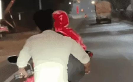 रायपुर में चलती बाइक पर कपल का इश्क VIDEO:पेट्रोल टंकी के ऊपर बैठकर घूमती रही युवती, रोमांस पर कटा 4 हजार का चालान