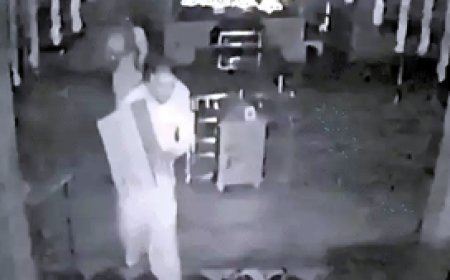 चांदी की मूर्तियों से भरी तिजोरी चोरी:50 छत्र, अष्टधातु मूर्ति भी ले गए, 3 दिन में 2 जैन मंदिरों में वारदात