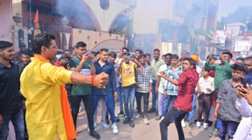 गौरा गौरी की पूजा कर विधायक देवेंद्र ने लिया सोंटा, निभाई परम्परा और सब को दी दीपावली की बधाई