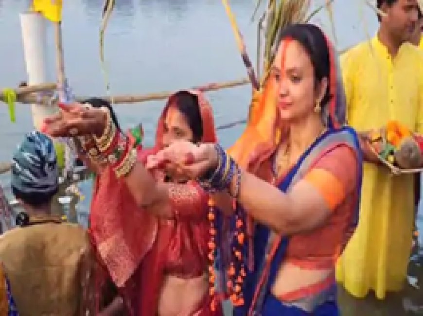 छत्तीसगढ़ की छठ पूजा तस्वीरों में.. उगते सूर्य को अर्घ्य:36 घंटे के बाद खोला गया व्रत, घाटों पर लगा श्रद्धालुओं का तांता