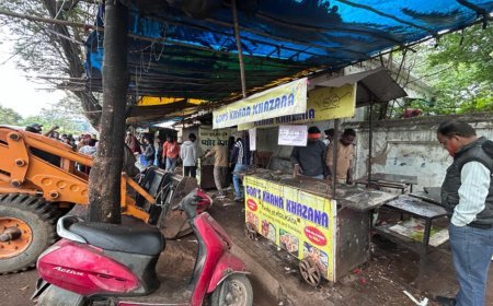 कलेक्टर डॉ भुरे के निर्देश पर नगर निगम दस्ते ने अतिक्रमण हटाने की कार्रवाई की, अवैध चखना सेंटर को भी हटाया गया