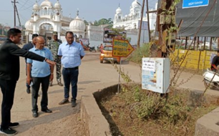 नेहरू नगर गुरुद्वारा चौक की खस्ता हालात सुधारने वैशाली नगर विधायक रिकेश सेन ने दिया शाम तक का समय