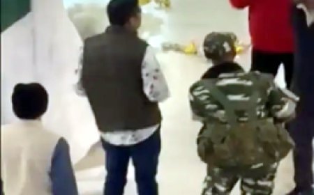 विधायक ने सूर्या मॉल से हटवाया क्रिसमस ट्री:25 दिसंबर को अटल जयंती मनाने को कहा; अब घटना की जानकारी होने से किया इनकार