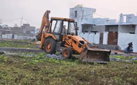 अवैध निर्माण पर चला बुलडोजर...भिलाई निगम और जिला प्रशासन की टीम पहुंची कुरूद, अतिक्रमण को हटाया