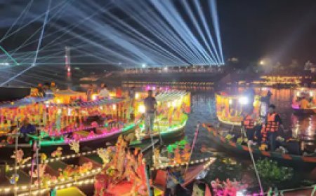 ढाई लाख दीयों से जगमगाया महादेव घाट:खारुन नदी पर 108 पंडितों ने की महाआरती; सिंगर कैलाश खेर की भी प्रस्तुति