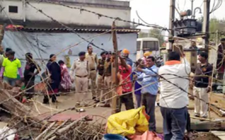 आईटीआई ग्राउंड के आसपास  के कब्जों को निगम ने हटाया, नोटिस भी थमाया