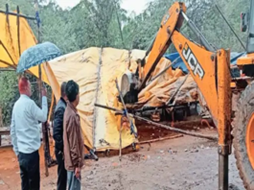 छत्तीसगढ़ में रफ्तार में बुलडोजर:रायपुर में आज भी अवैध दुकानें तोड़ी; दुर्ग-भिलाई और बिलासपुर में चखना सेंटर्स पर एक्शन