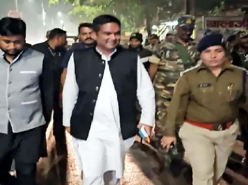 चुनाव जीतते ही ग्राउंड जीरो पर विधायक:MLA रिकेश सेन ने पुलिस के साथ किया पैदल मार्च, होटलों में भी की सर्चिंग