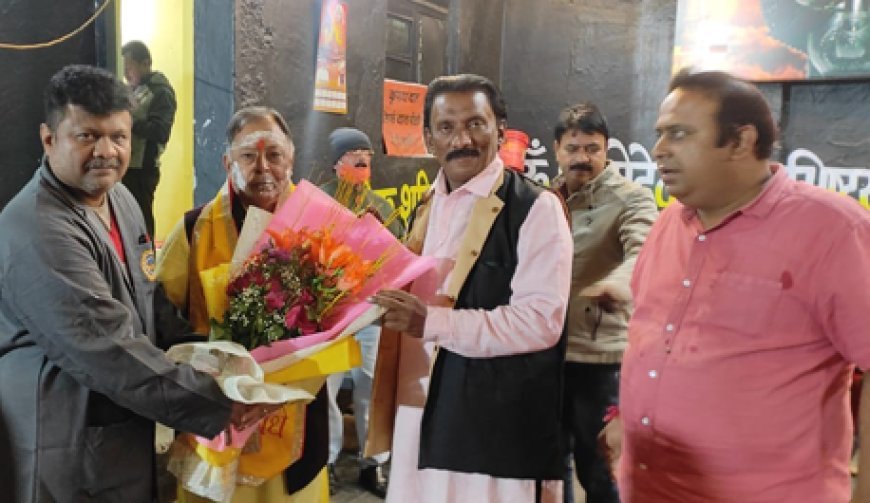 आज  हिंदू रक्षा मंच छत्तीसगढ़ के संरक्षक योगेंद्र सिंह जी का जन्मदिन सेक्टर 6 शनि मंदिर में मनाया गया