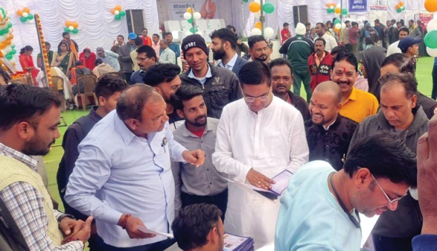 खमरिया में विकसित भारत संकल्प यात्रा के प्रथम शिविर का विधायक रिकेश सेन ने किया शुभारंभ, 13 दिनी पड़ाव में 26 वार्डों में लगेगा शिविर