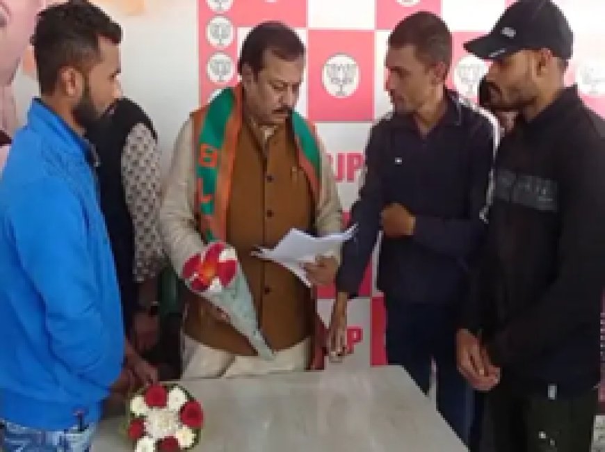एसआई भर्ती परीक्षा रद्द करने की मांग को सांसद को:उप मुख्यमंत्री और सांसद से की आयु सीमां में छूट देने की मांग