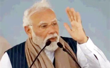 पीएमओ तक पहुंची तबादलों की शिकायत...पीएम मोदी बोले- अफसर किसी पार्टी के नहीं होते...