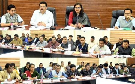 गणतंत्र दिवस की हो समुचित तैयारी, रकबा समर्पण पर विशेष ध्यान देवें अधिकारी