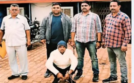 डिलीवरी बॉय बनकर दुर्ग पुलिस ने ठग को पकड़ा:पार्सल देने के बहाने झारखंड तक पहुंचे; परिवार के लोगों ने किया टीम पर हमला