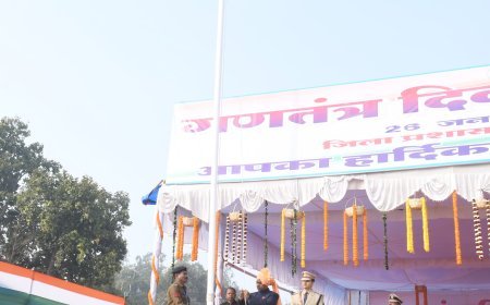 मुख्य समारोह में वन मंत्री श्री केदार कश्यप ने किया ध्वजारोहण