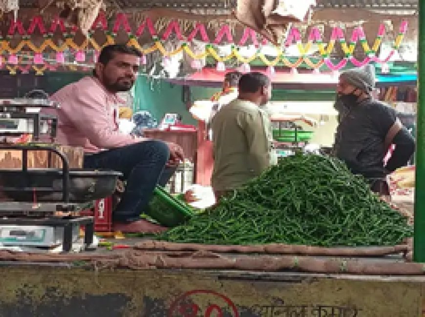 होलसेल सब्जी मार्केट में आवक कम:रिटेल बाजार में 10 से 20 रुपए बढ़े सब्जियों के दाम, मिर्च 40 से 100 रुपए किलो पहुची