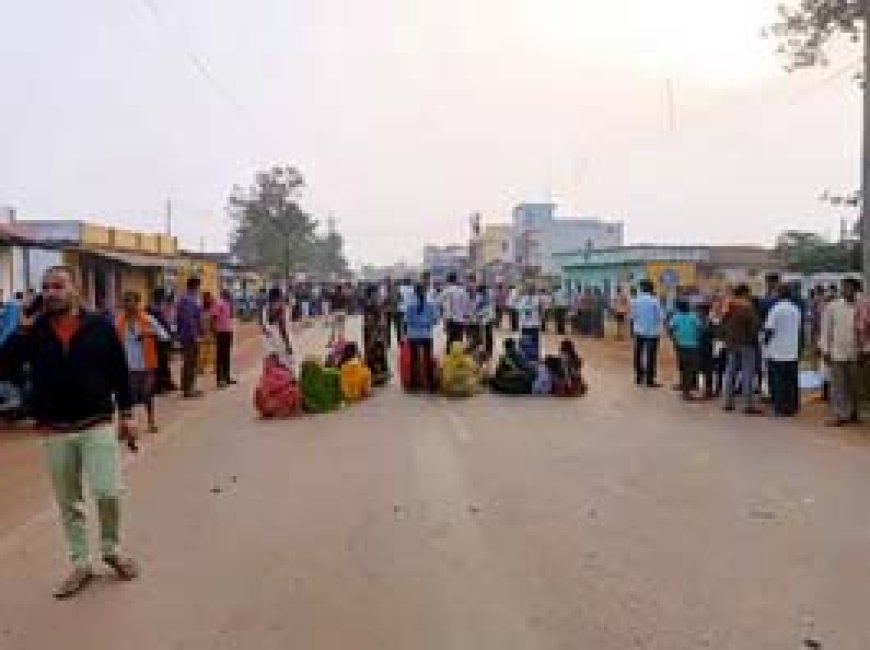 नहावन कर लौट रही बुजुर्ग को टैंकर ने रौंदा:मौके पर महिला की मौत, आरोपी टैंकर चालक फरार; आक्रोशित लोगों ने किया चक्काजाम