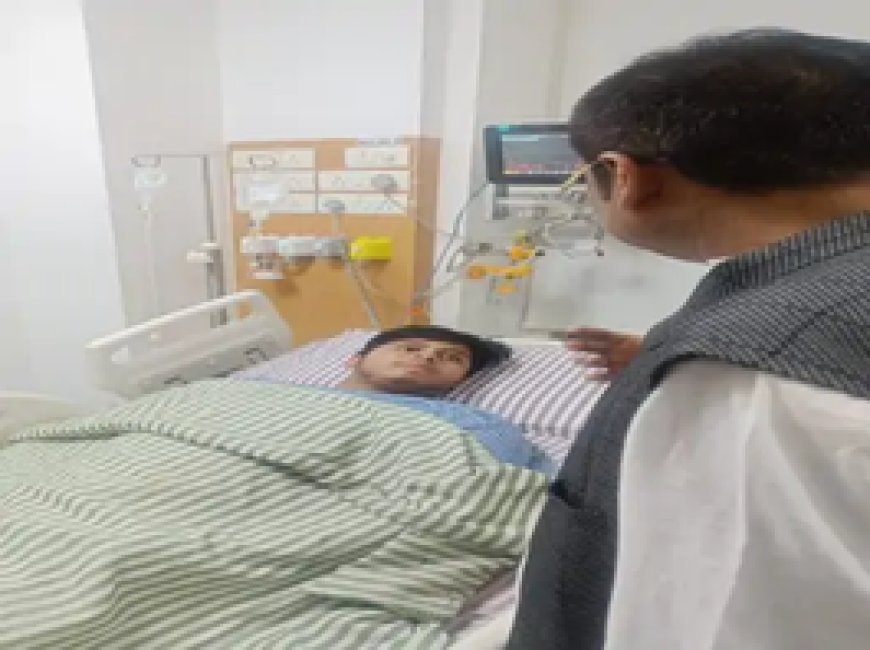 12वीं के छात्र पर कटर से जानलेवा हमला:रायपुर के रामकृष्ण केयर अस्पताल में भर्ती, एक आरोपी हिरासत में....