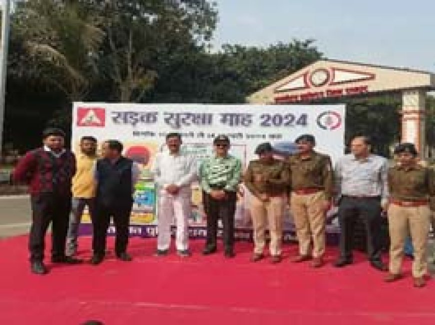 'हेलमेट बाल बिगाड़ता नहीं, बाल-बाल बचाता है':रायपुर में 150 ट्रैफिक पुलिस ने निकाली बाइक रैली...