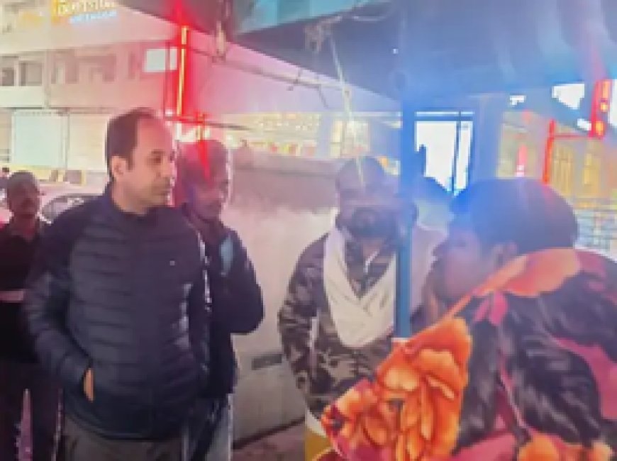 ठंड से कांपते लड़के को युवक ने पहुंचाई मदद:रायपुर में सूचना देने वाले जैद अली का होगा सम्मान.....