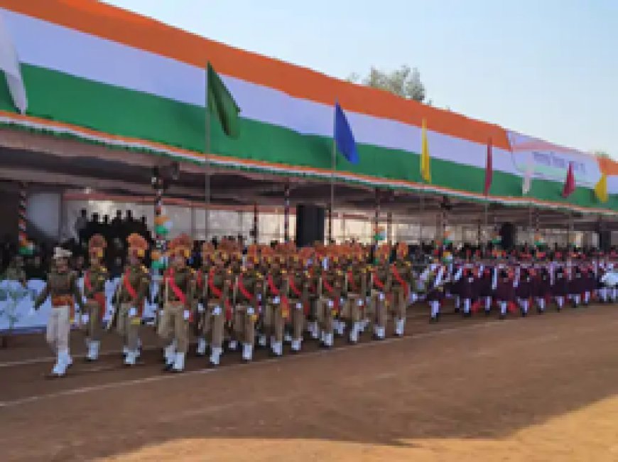 रायपुर पुलिस परेड ग्राउंड में राज्यपाल ने फहराया तिरंगा,:राजधानी में कई जगह पर आयोजन, स्कूलों और संस्थानों में सांस्कृतिक कार्यक्रम