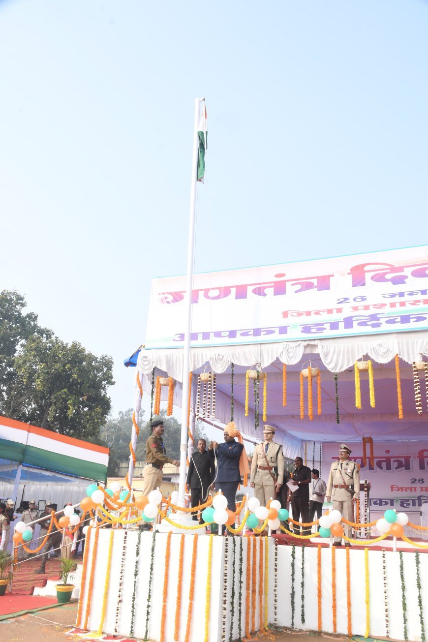 मुख्य समारोह में वन मंत्री श्री केदार कश्यप ने किया ध्वजारोहण