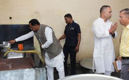 आदिम जाति मंत्री ने प्रयास आवासीय कन्या विद्यालय रायपुर का किया औचक निरीक्षण