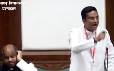 बुलडोजर से गिराए जाएं महादेव सट्‌टा ऐप वालों के घर...20 हजार से ज्यादा युवा हुए बर्बाद...