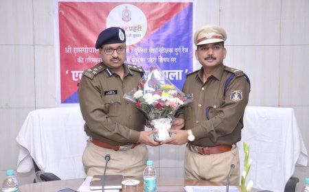 IG रामगोपाल गर्ग ने बेमेतरा भ्रमण के दौरान लिया पुलिस अधीक्षक कार्यालय का जायजा, सोशल मीडिया पर सतत् निगाह रखने के दिए निर्देश