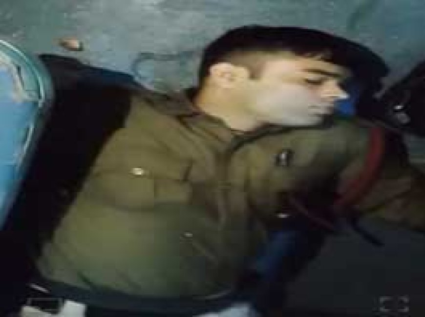 सारनाथ एक्सप्रेस में चली गोली, RPF जवान की मौत:रायपुर स्टेशन पर उतरते समय हुआ मिस फायर; हादसे में एक यात्री भी घायल