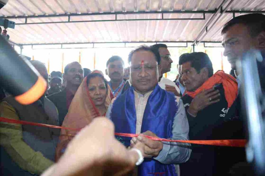 मुख्यमंत्री विष्णु देव साय ने धर्मपत्नी के साथ गृहग्राम बगिया के मुख्यमंत्री कैंप कार्यालय का किया शुभारंभ