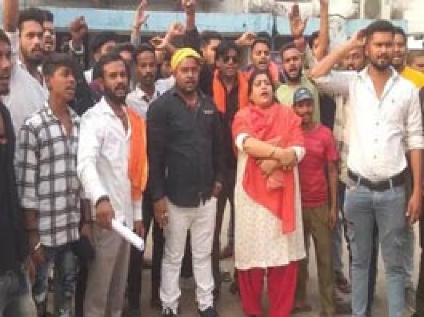 वैलेंटाइन डे का विरोध करने सड़कों पर उतरे बजरंगी:पदाधिकारी ने दी चेतावनी ........