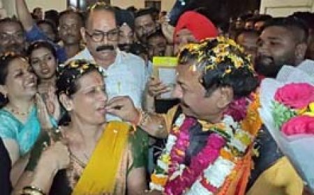 टिकट मिलते ही विजय बघेल को लोगों ने दी बधाई... विजय बघेल ने कहा इस बार पीएम मोदी की गारंटी पर होगा चुनाव....