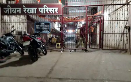  दुर्ग में नशीली दवा के कारोबार पर रेड.... बड़ी मात्रा में कार्टून बरामद