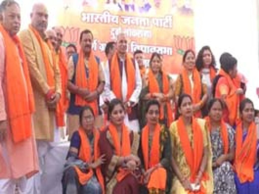 बीजेपी से जुड़ने की सभी में चाह- बघेल,  कई लगह खुले लोकसभा कार्यालय, लगातार हो रहे है लोग बीजेपी में शामिल....