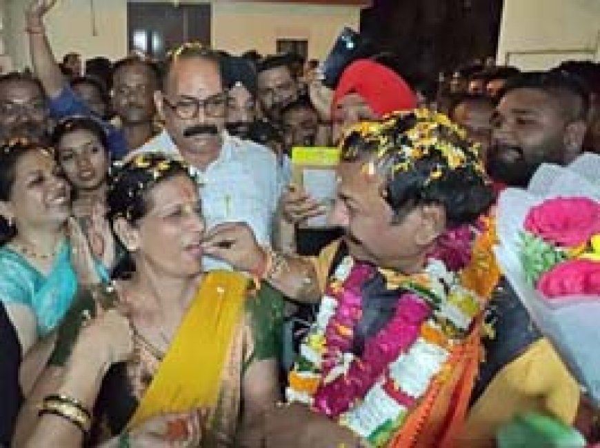 टिकट मिलते ही विजय बघेल को लोगों ने दी बधाई... विजय बघेल ने कहा इस बार पीएम मोदी की गारंटी पर होगा चुनाव....