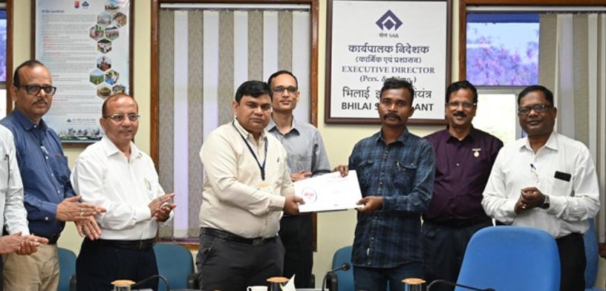 बीएसपी ने रावघाट रेल परियोजना प्रभावित परिवारों के 03 सदस्यों को रोजगार के लिए सौंपा ऑफर लेटर